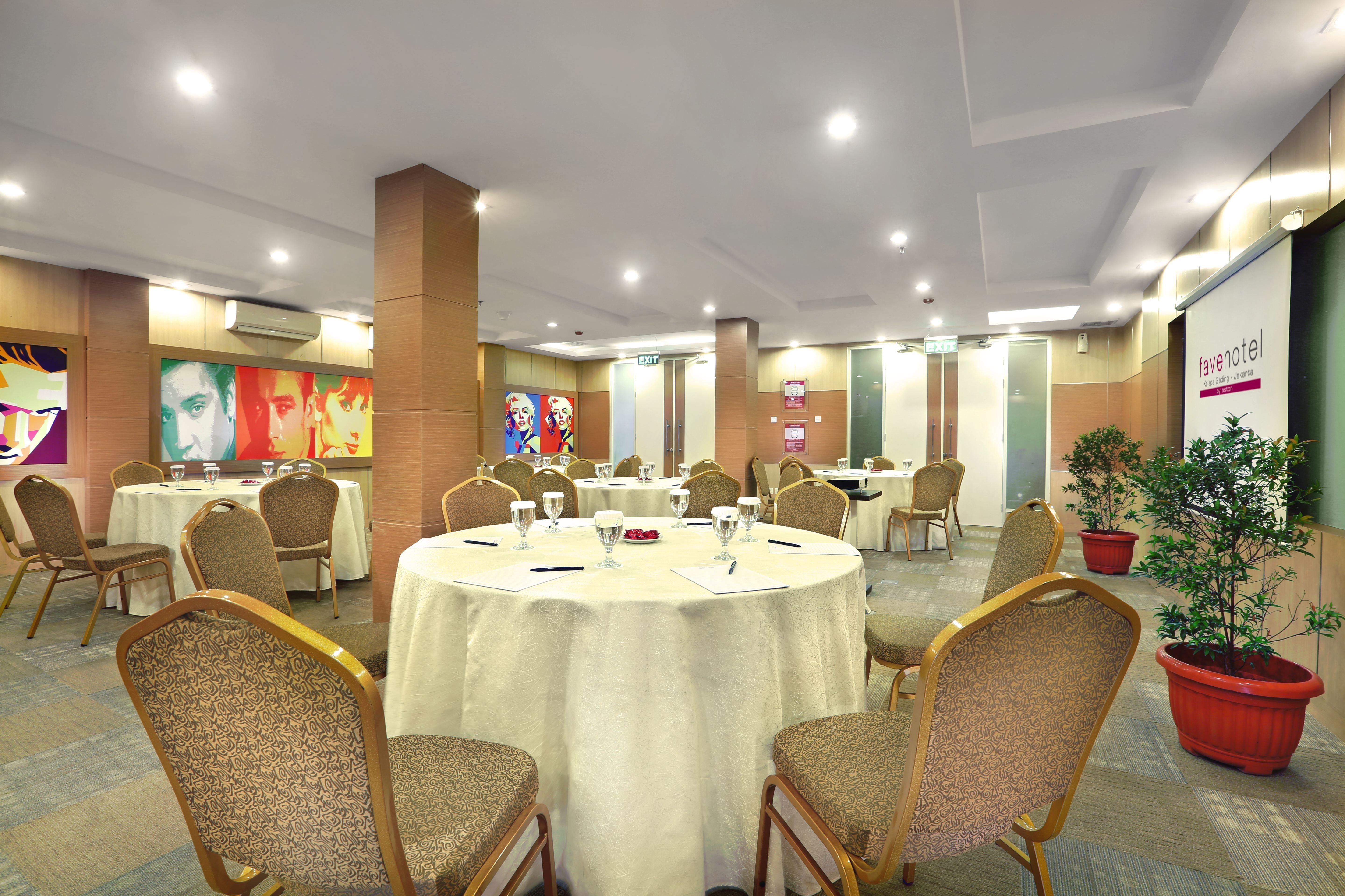 เฟฟโฮเต็ล เกลาปา กาดิง Hotel จาการ์ตา ภายนอก รูปภาพ