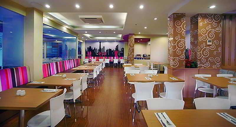 เฟฟโฮเต็ล เกลาปา กาดิง Hotel จาการ์ตา ภายนอก รูปภาพ