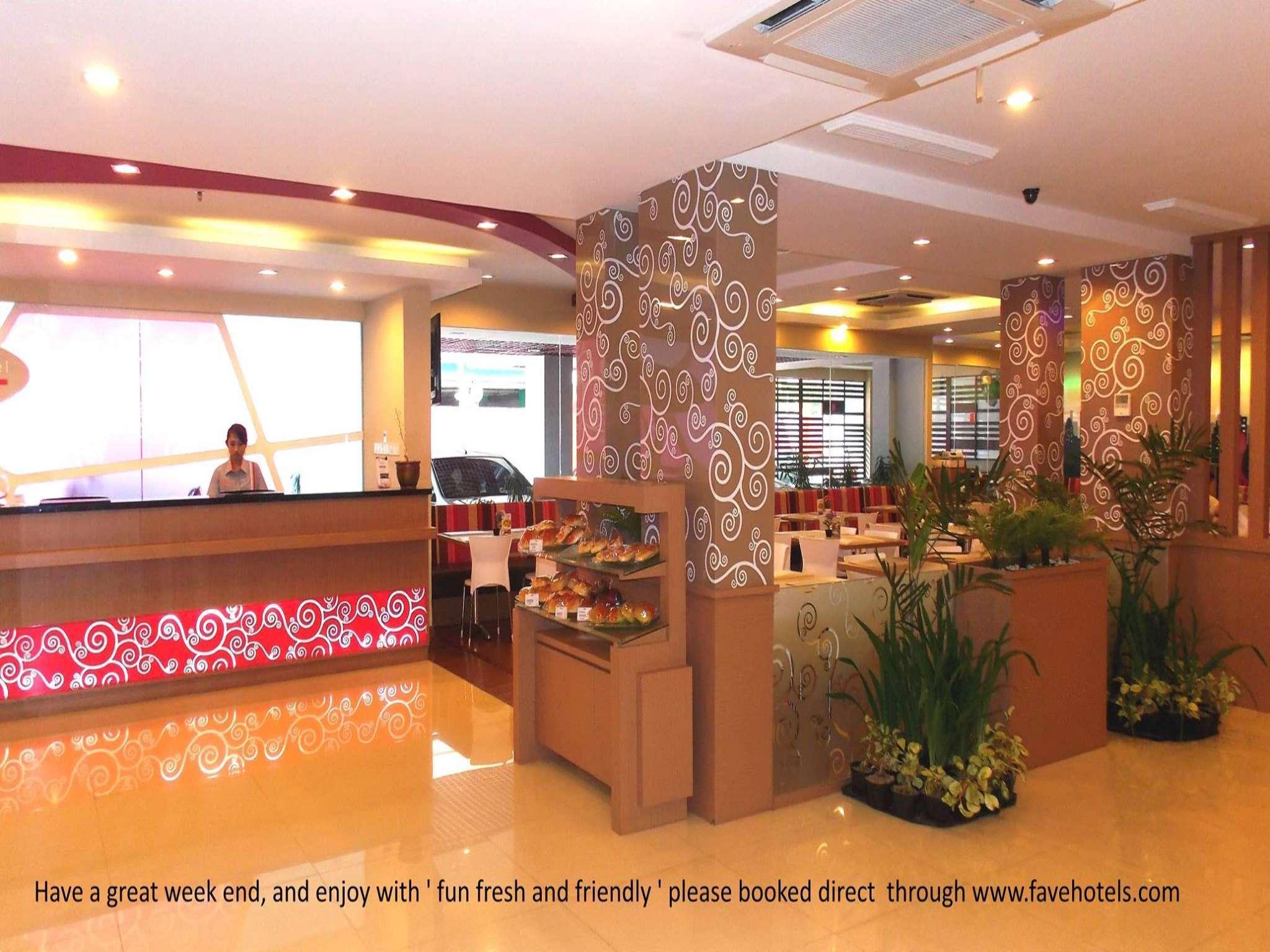 เฟฟโฮเต็ล เกลาปา กาดิง Hotel จาการ์ตา ภายนอก รูปภาพ