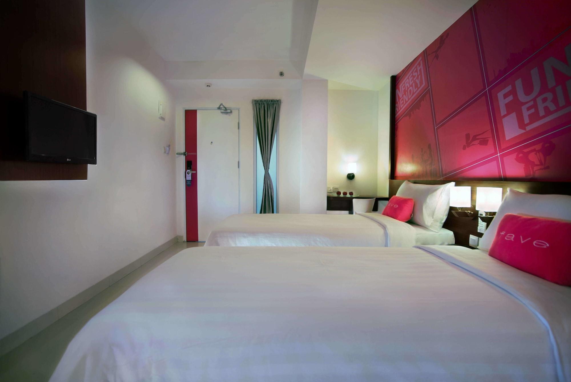 เฟฟโฮเต็ล เกลาปา กาดิง Hotel จาการ์ตา ภายนอก รูปภาพ
