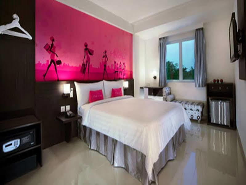 เฟฟโฮเต็ล เกลาปา กาดิง Hotel จาการ์ตา ภายนอก รูปภาพ