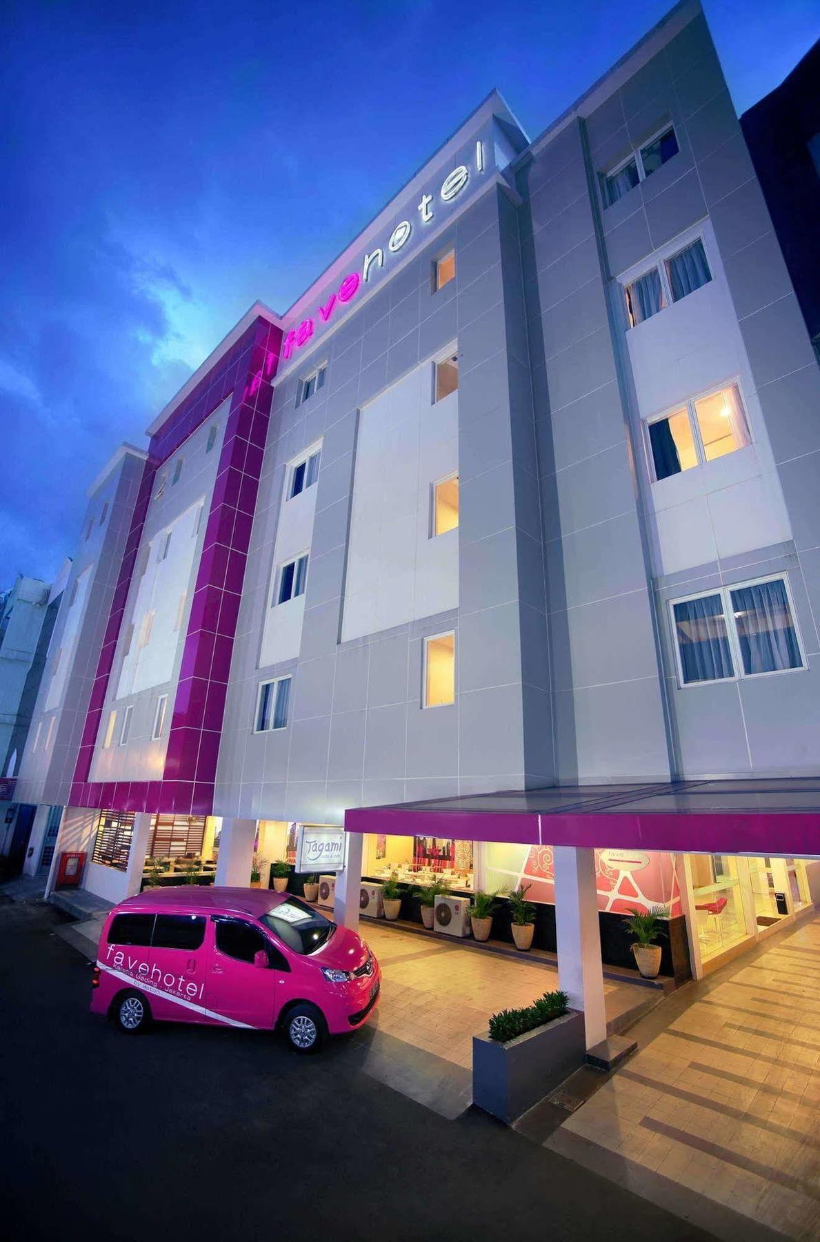 เฟฟโฮเต็ล เกลาปา กาดิง Hotel จาการ์ตา ภายนอก รูปภาพ