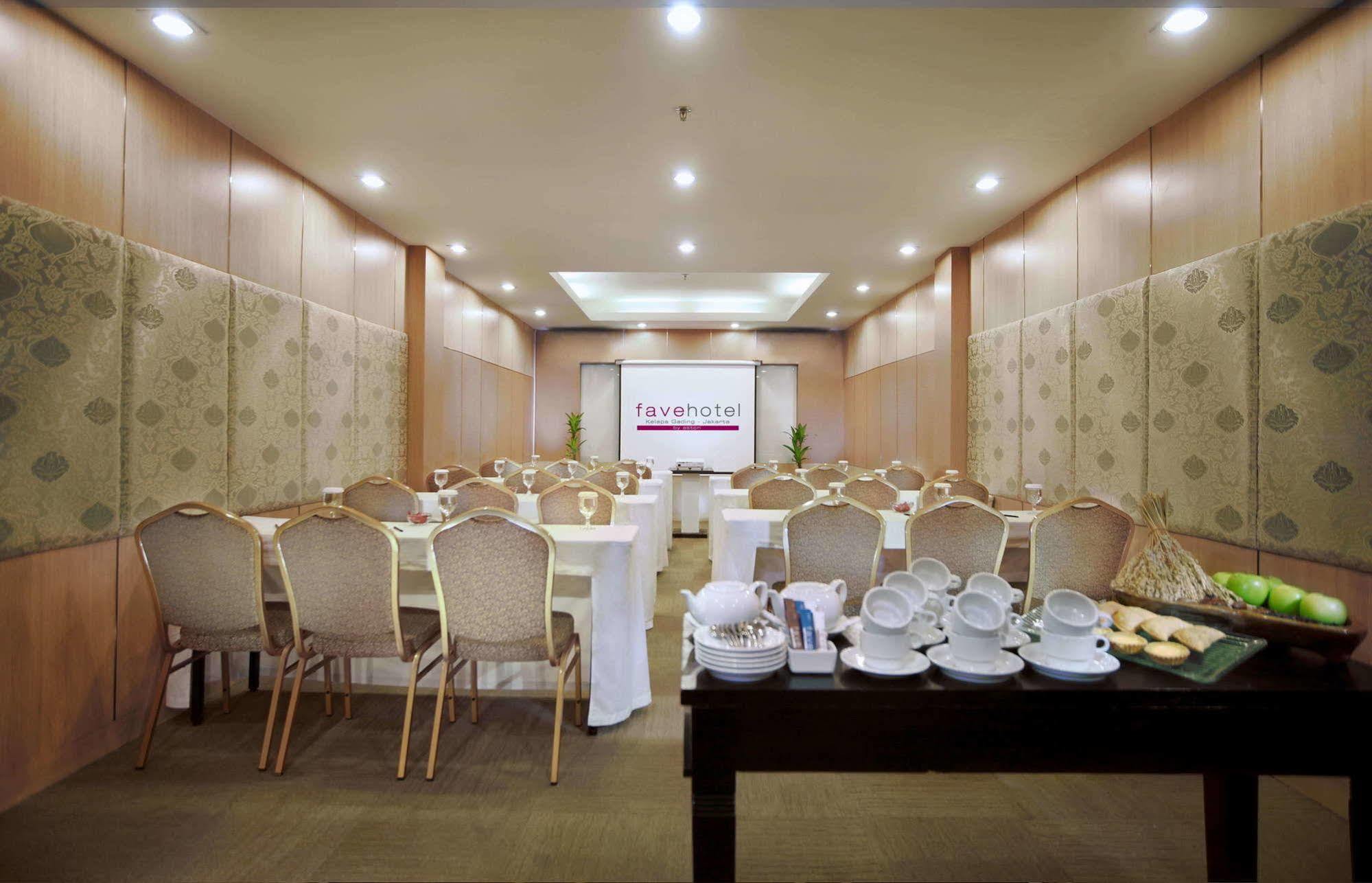 เฟฟโฮเต็ล เกลาปา กาดิง Hotel จาการ์ตา ภายนอก รูปภาพ
